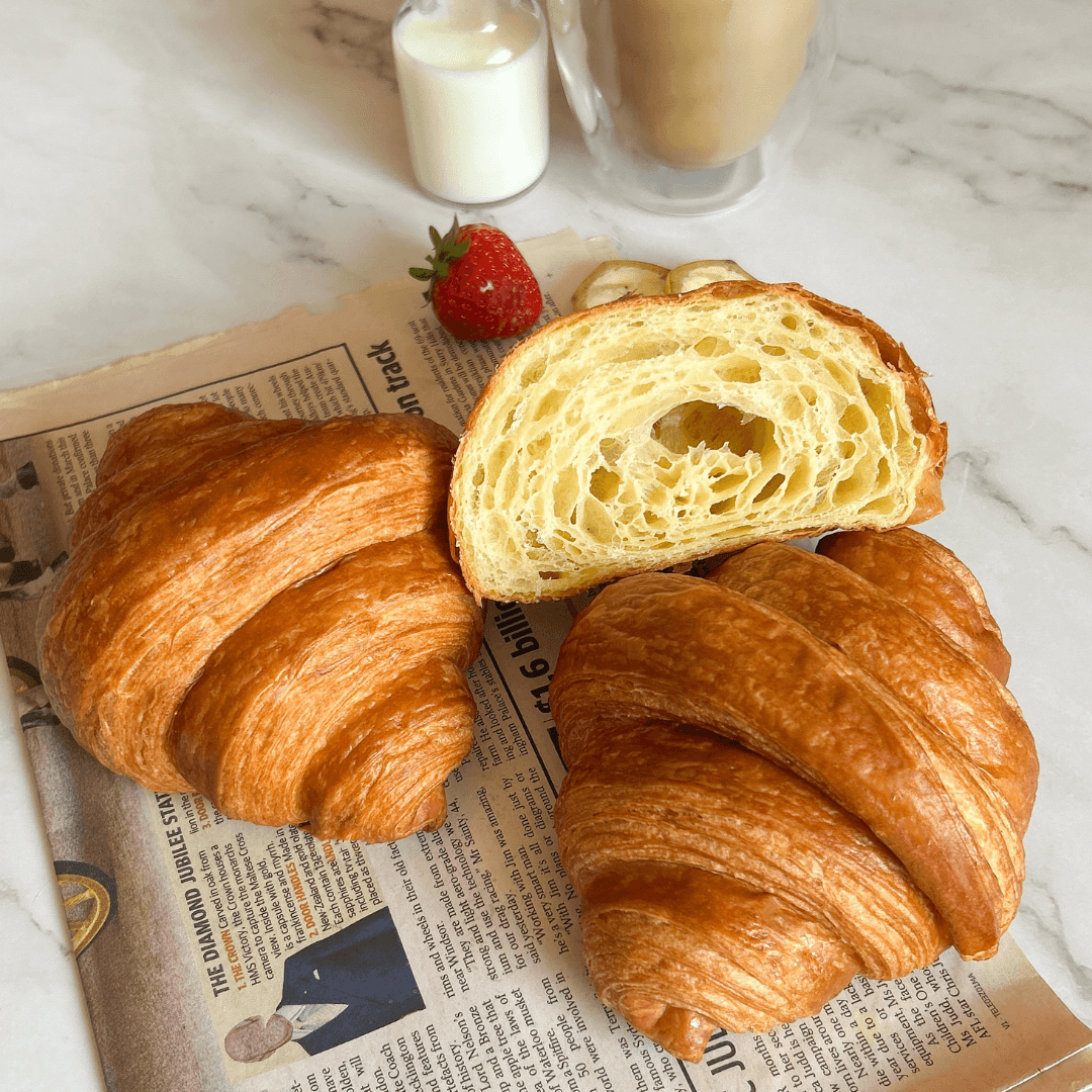 Croissant Straight Large 36 x 95g - Thaw & Serve  (BAKERS MAISON)